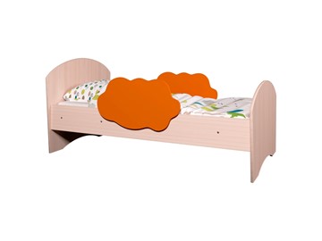 Детская кровать с бортиками Тучка, корпус Дуб млечный, фасад Оранжевый в Саранске