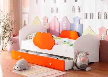 Детская кровать с бортиками Тучка с ящиком, корпус Белый, фасад Оранжевый в Саранске